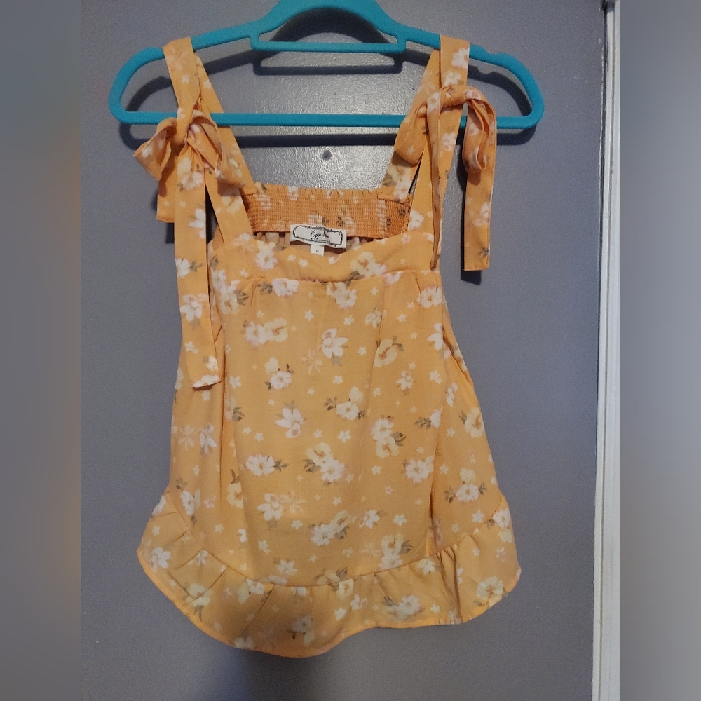 NWOT  Flower Print Ruffled Top Size medium